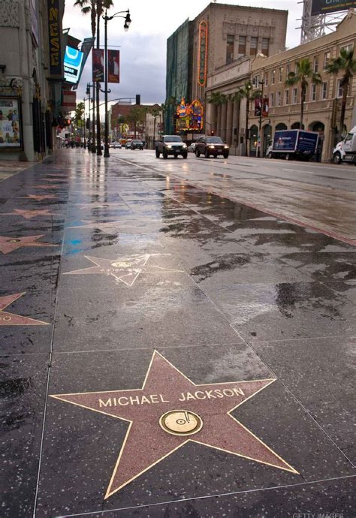 
1 Dead, 2 Injured During Shooting on Hollywood Walk of Fame 