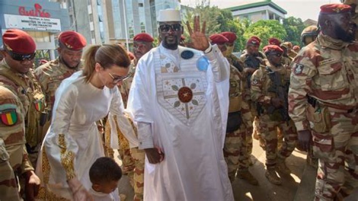 
Is Sekou Doumbouya Married to Wife? Or Dating Girlfriend? 