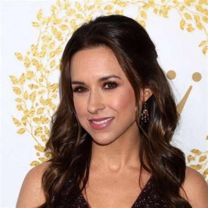 
Lacey Chabert Says She ‘Would Love’ to Do a ‘Party of Five’ Reunion: ‘Sign Me Up’ 