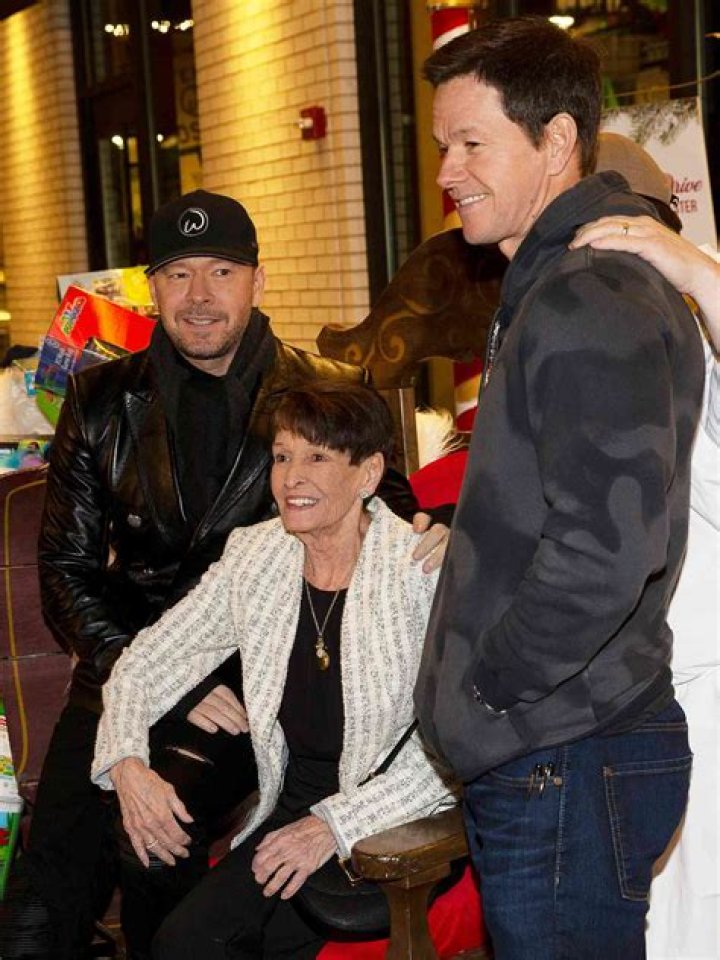 Mark Wahlberg Brothers And Sisters In Order
