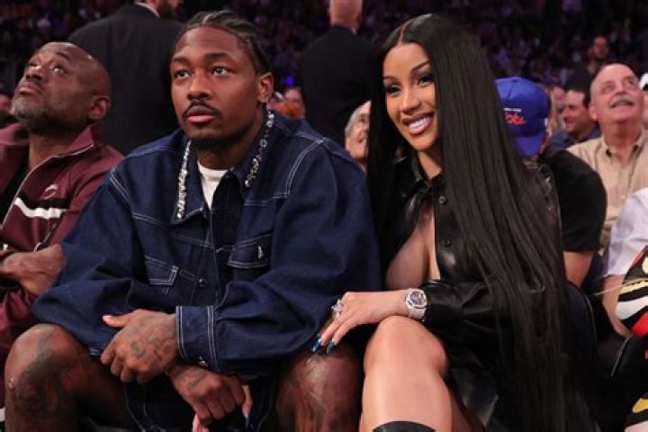 
Nicki Minaj Throws Shade Amid Cardi B & JT’s Twitter Feud, Cardi Changes Profile Pic To Remy Ma & Posts Nicki’s Husband’s Ex-Girlfriend 