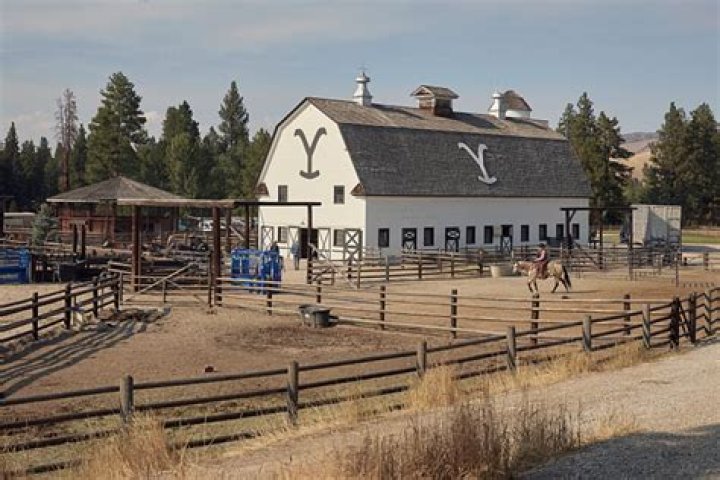 Yellowstone Tributes 6666 Ranch Manager Dr Glenn Blodgett In The Midseason Tittle Card